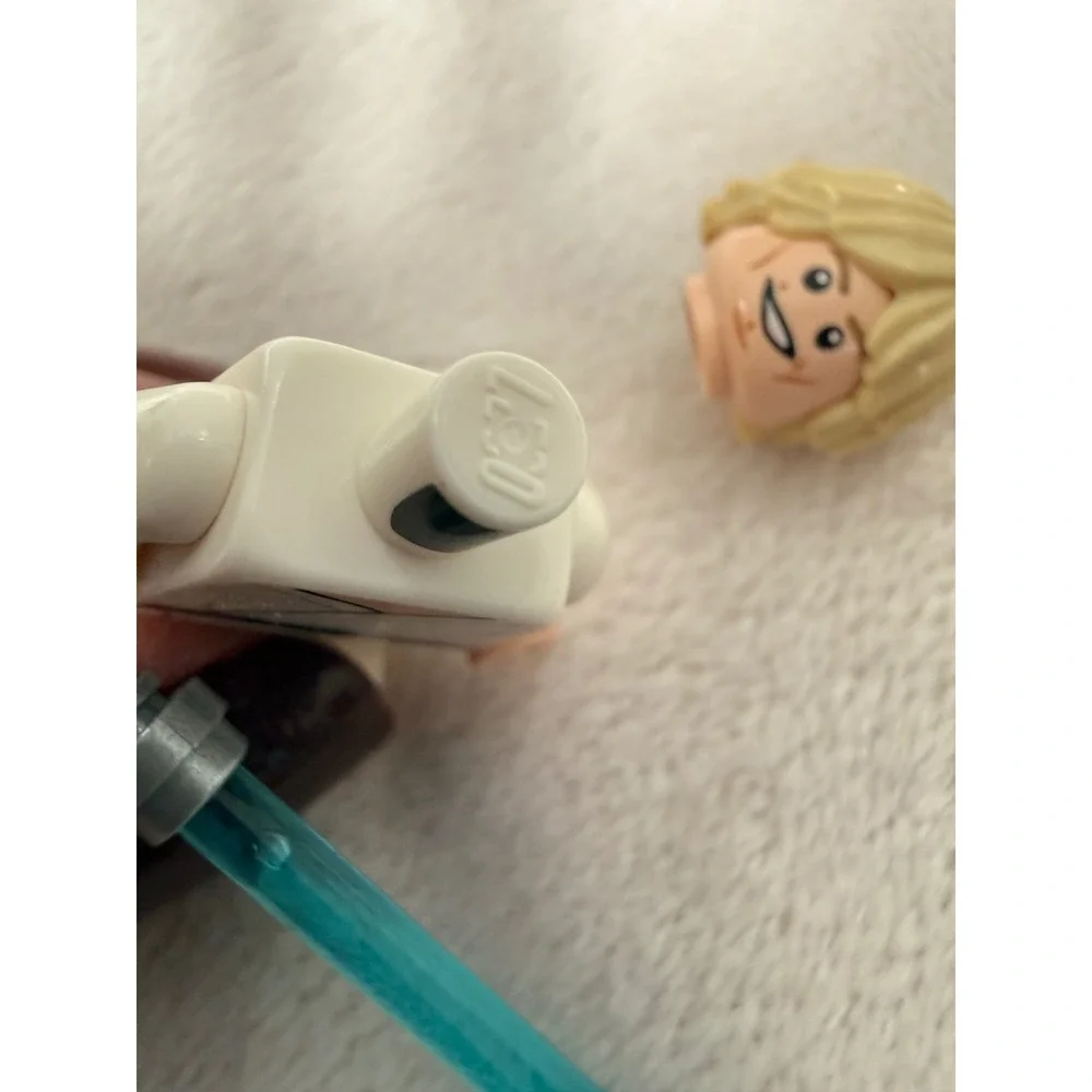 LEGO Star Wars Luke Skywalker Minifigure Tatooine Farmboy with Blue Lightsaber